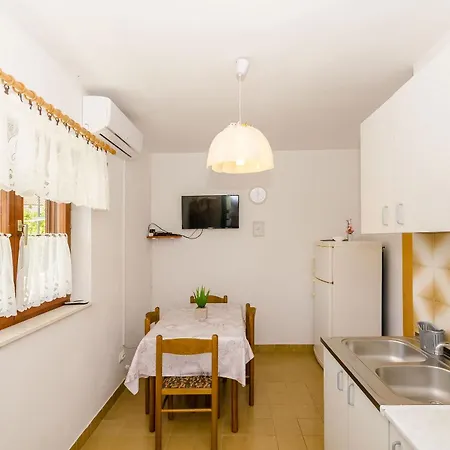 アパート Lavcevic ヴルボスカ